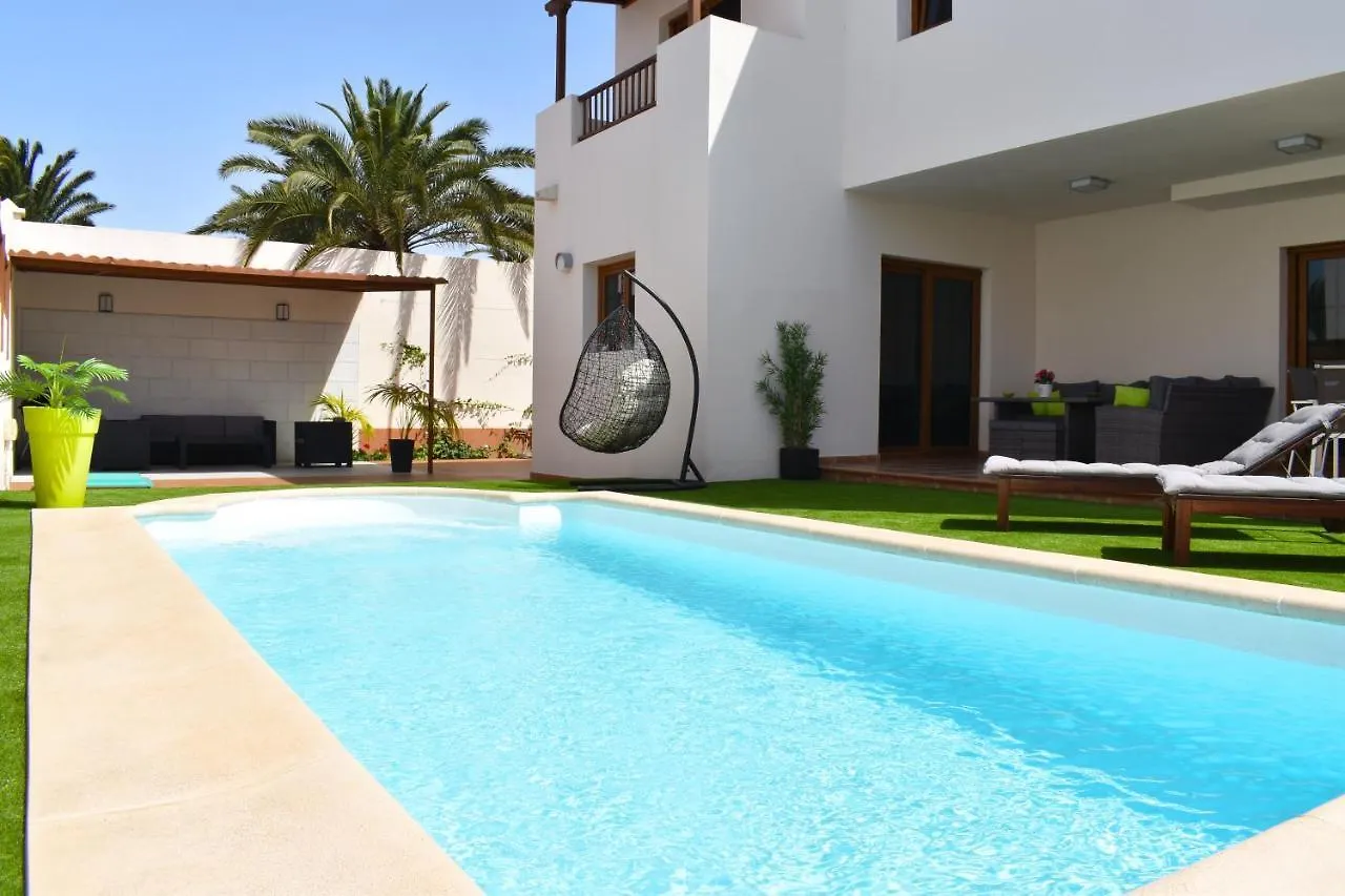 Tilley. Private Villa Costa Teguise